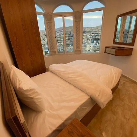 Petra Family Hotel Wadi Musa Exterior photo